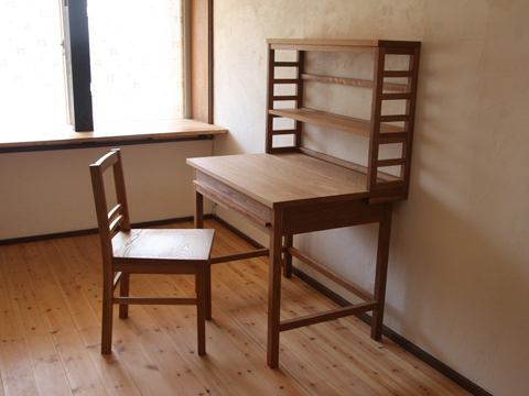 あまねちゃんの机画像