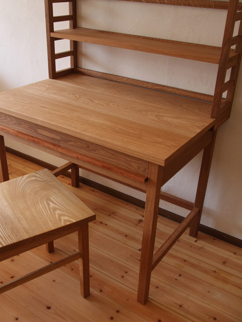 あまねちゃんの机画像