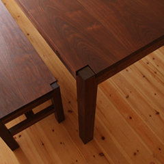 オオミナト家の KURO plain